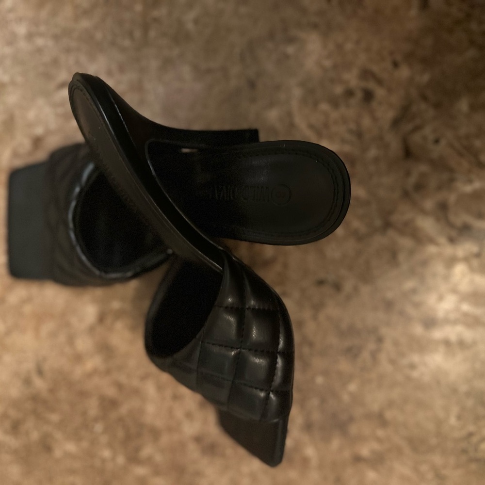 Wild Diva Black Quilted Mules - Picture 4 of 6